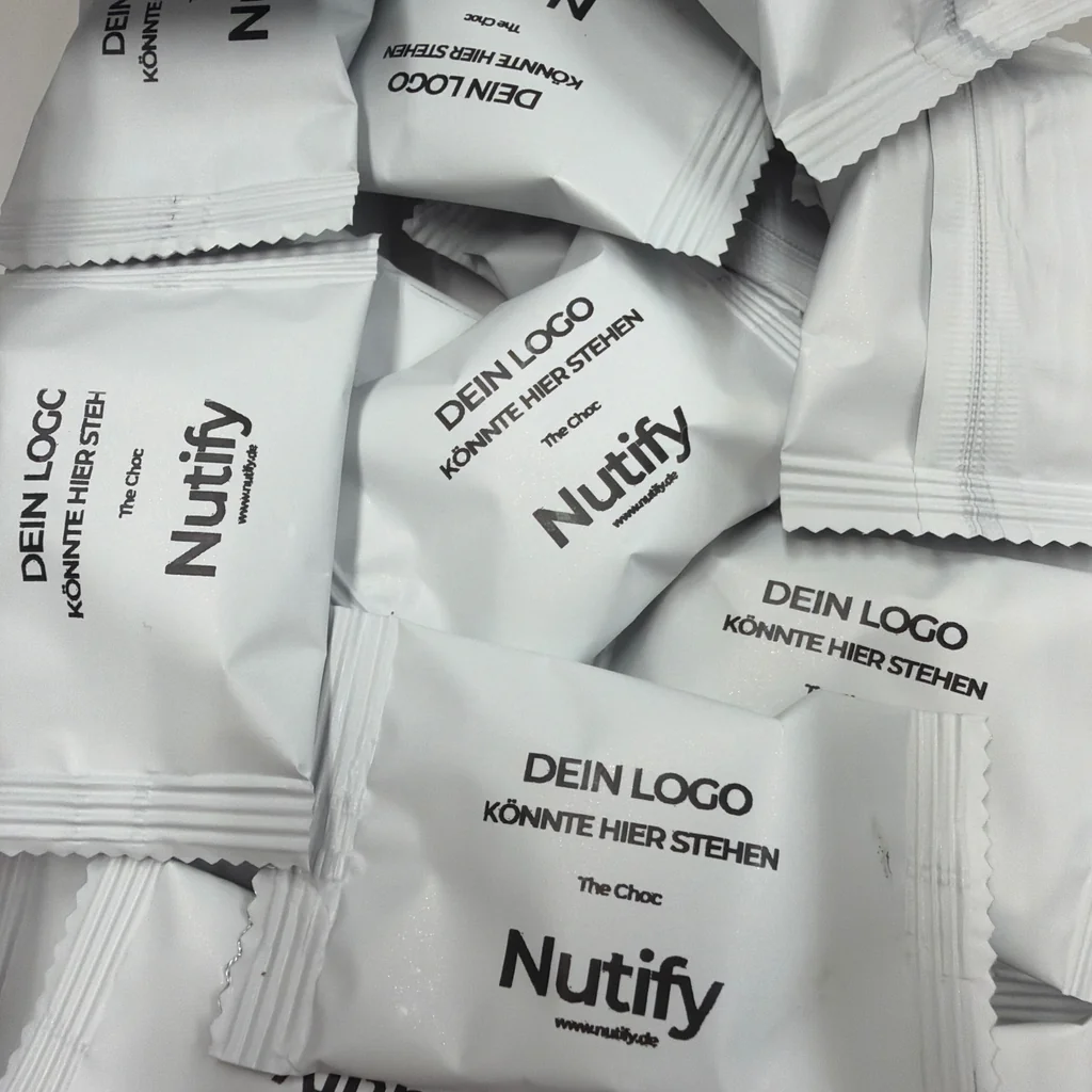 The Choc – weiße Keksverpackungen mit schwarzem Beispieldruck