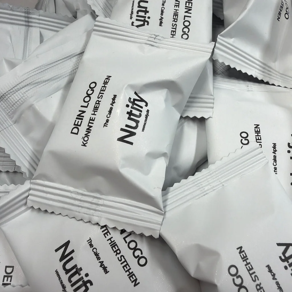 The Cake Apfel – weiße Keksverpackungen mit schwarzem Beispieldruck